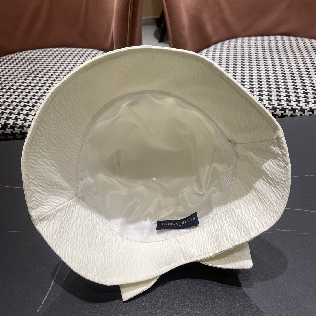  LV渔夫帽新款路易威登蝴蝶结渔夫帽🧢 火爆出货，百搭单品🥰随便搭配都很好看 质量超赞👍 时尚百搭