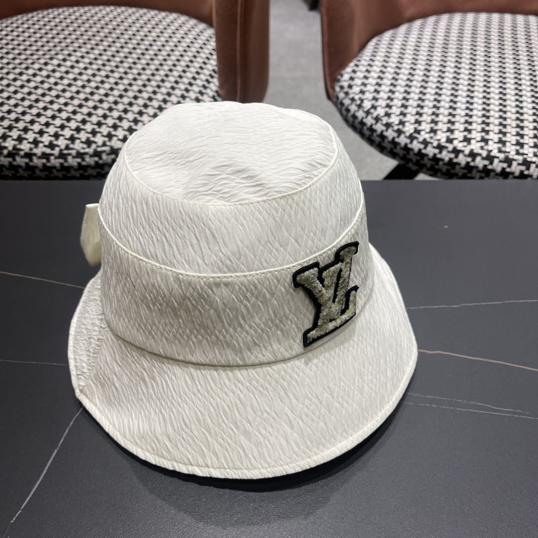  LV渔夫帽新款路易威登蝴蝶结渔夫帽🧢 火爆出货，百搭单品🥰随便搭配都很好看 质量超赞👍 时尚百搭