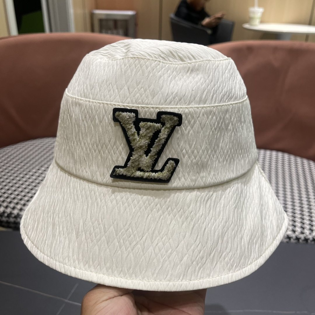  LV渔夫帽新款路易威登蝴蝶结渔夫帽🧢 火爆出货，百搭单品🥰随便搭配都很好看 质量超赞👍 时尚百搭