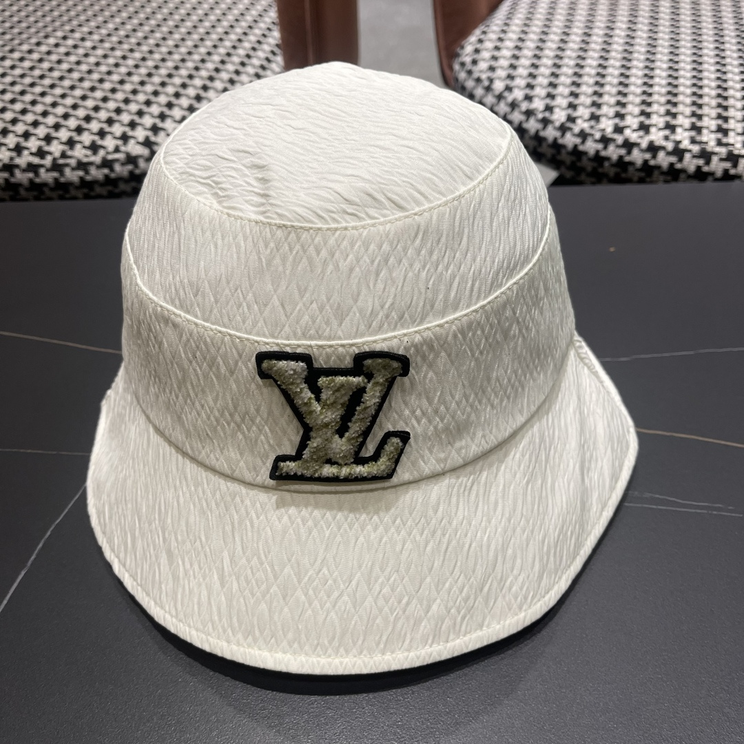  LV渔夫帽新款路易威登蝴蝶结渔夫帽🧢 火爆出货，百搭单品🥰随便搭配都很好看 质量超赞👍 时尚百搭