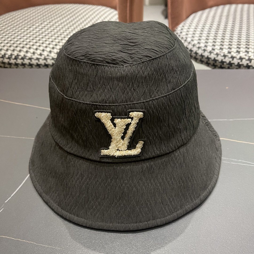  LV渔夫帽新款路易威登蝴蝶结渔夫帽🧢 火爆出货，百搭单品🥰随便搭配都很好看 质量超赞👍 时尚百搭