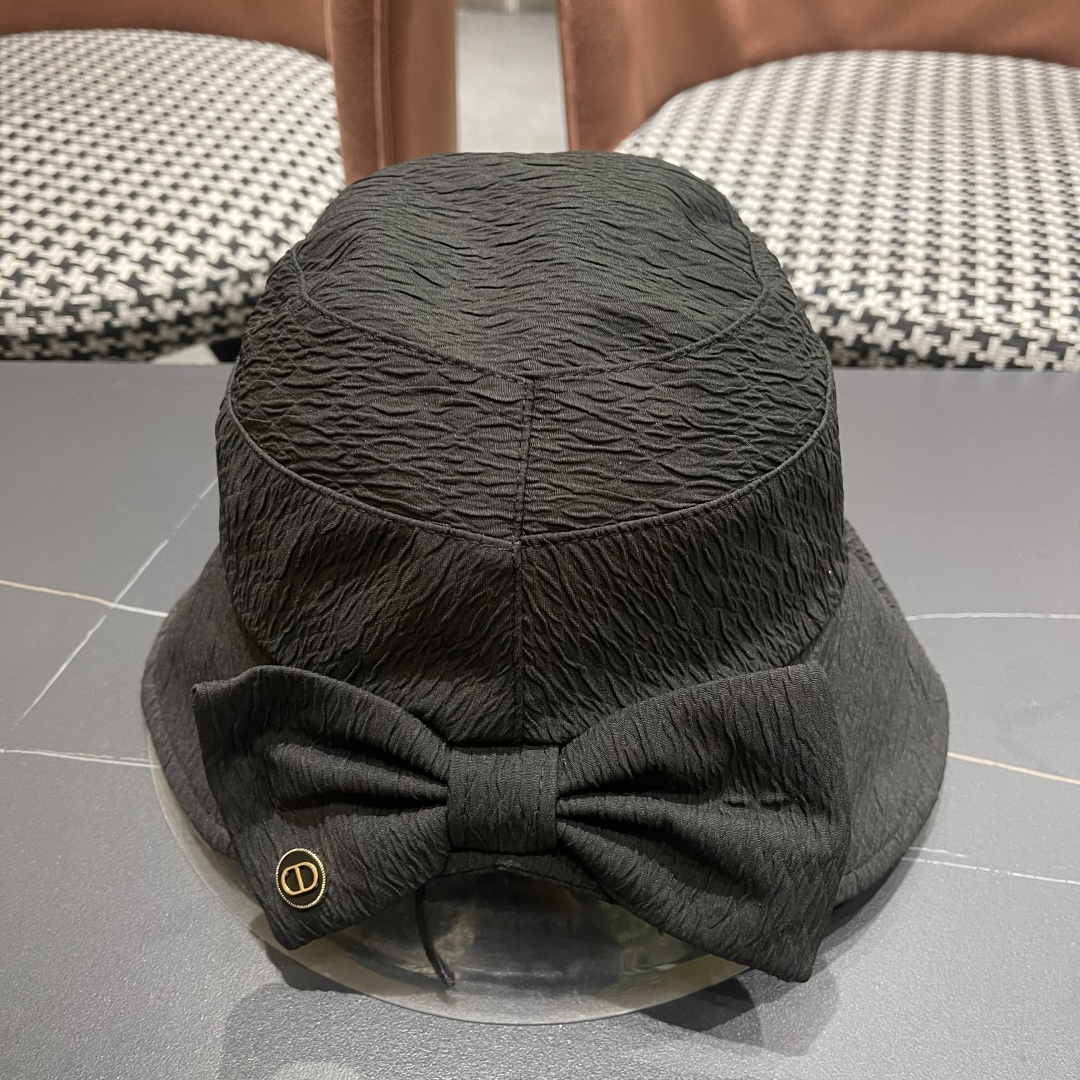  LV渔夫帽新款路易威登蝴蝶结渔夫帽🧢 火爆出货，百搭单品🥰随便搭配都很好看 质量超赞👍 时尚百搭