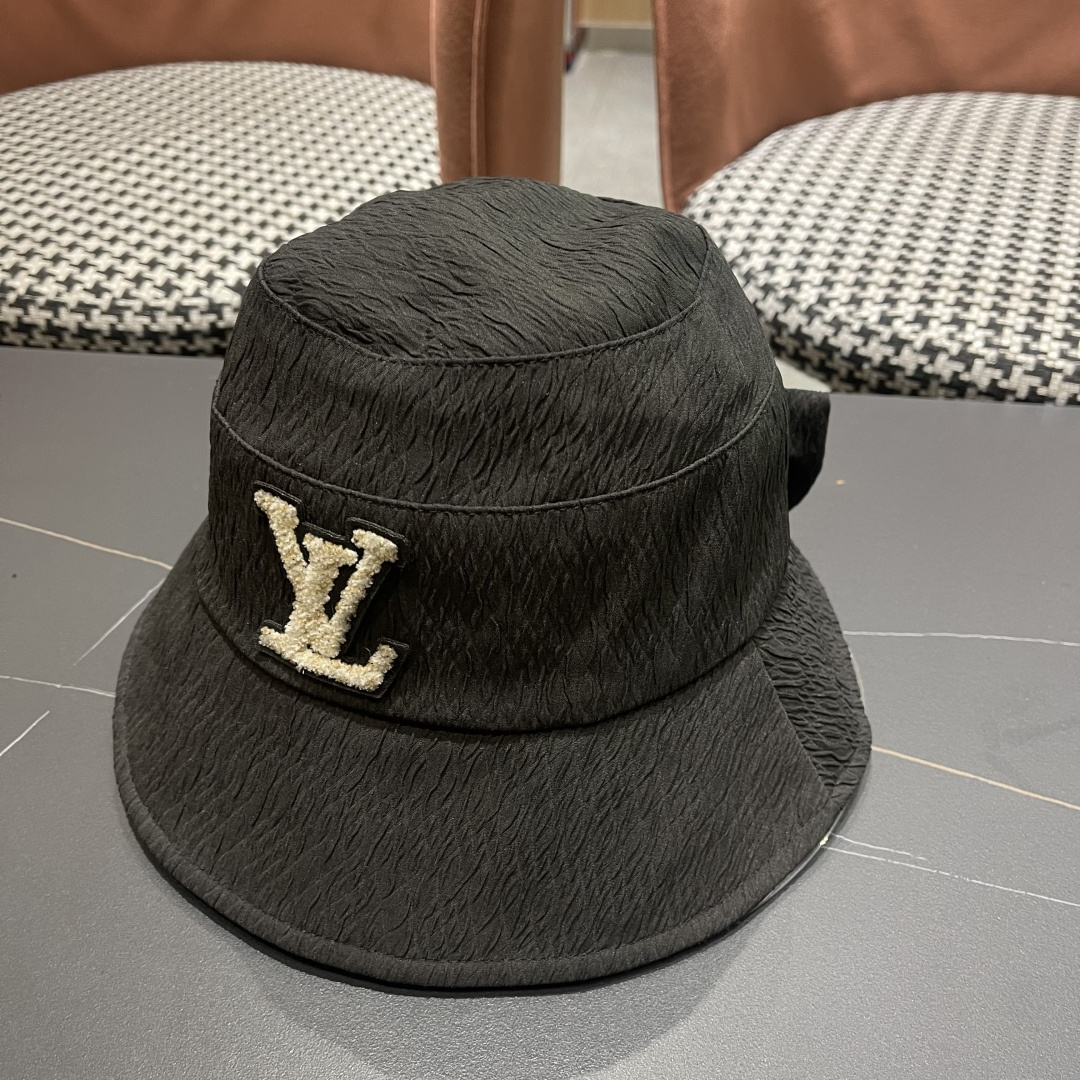  LV渔夫帽新款路易威登蝴蝶结渔夫帽🧢 火爆出货，百搭单品🥰随便搭配都很好看 质量超赞👍 时尚百搭