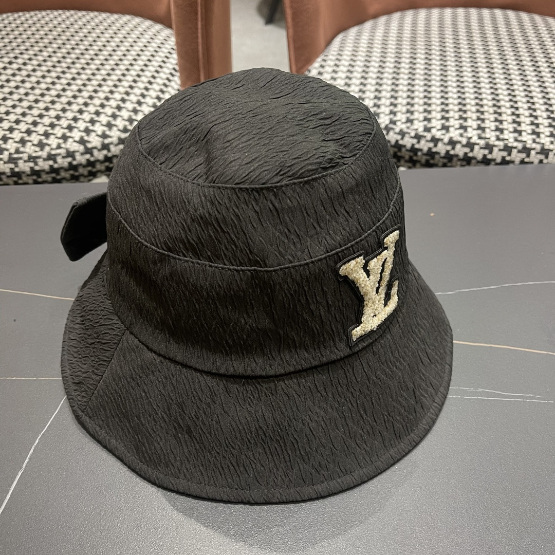  LV渔夫帽新款路易威登蝴蝶结渔夫帽🧢 火爆出货，百搭单品🥰随便搭配都很好看 质量超赞👍 时尚百搭