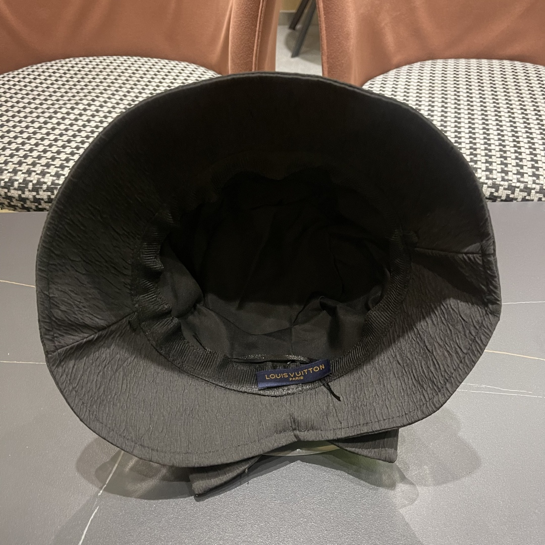  LV渔夫帽新款路易威登蝴蝶结渔夫帽🧢 火爆出货，百搭单品🥰随便搭配都很好看 质量超赞👍 时尚百搭