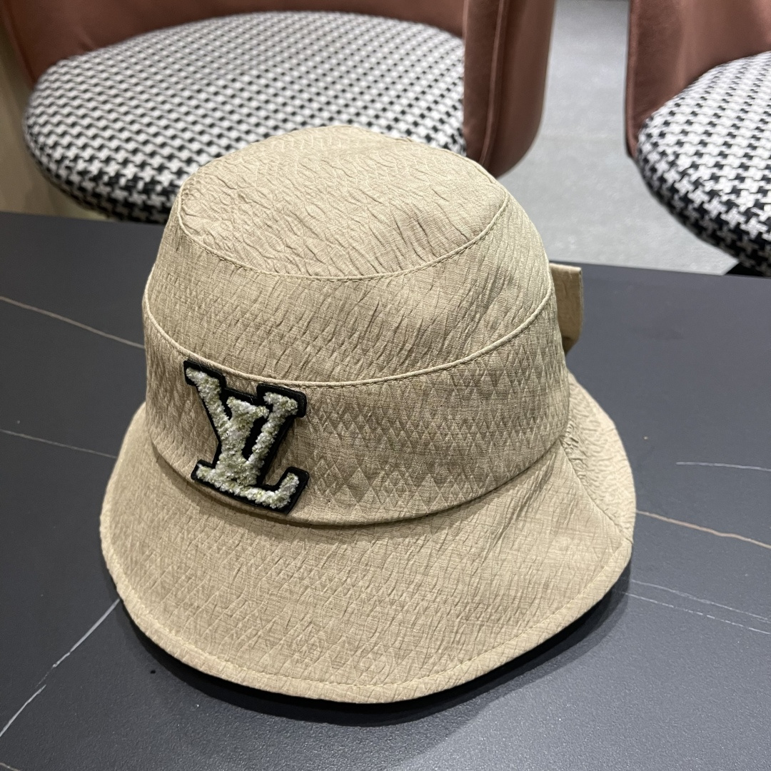  LV渔夫帽新款路易威登蝴蝶结渔夫帽🧢 火爆出货，百搭单品🥰随便搭配都很好看 质量超赞👍 时尚百搭