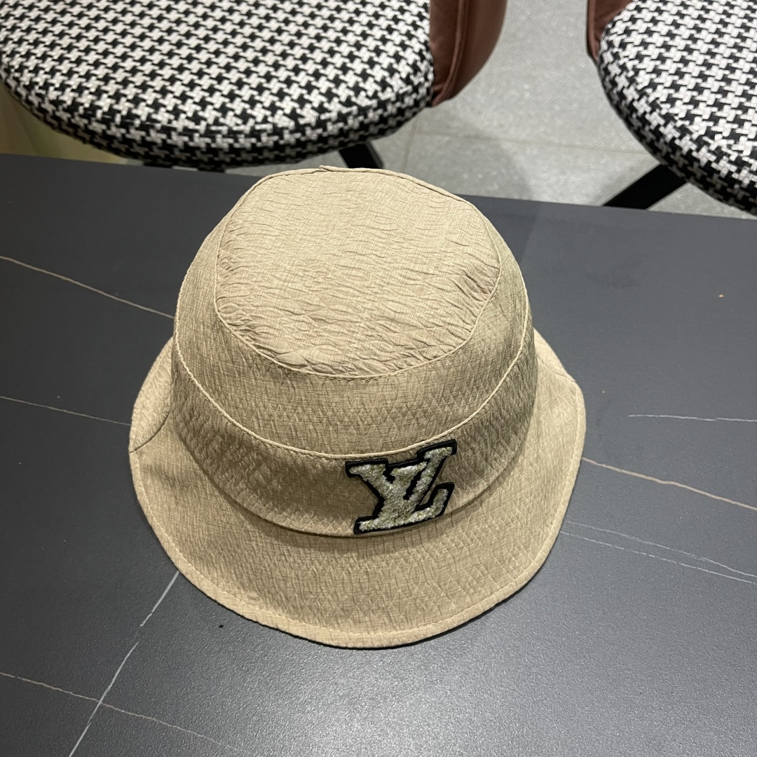  LV渔夫帽新款路易威登蝴蝶结渔夫帽🧢 火爆出货，百搭单品🥰随便搭配都很好看 质量超赞👍 时尚百搭