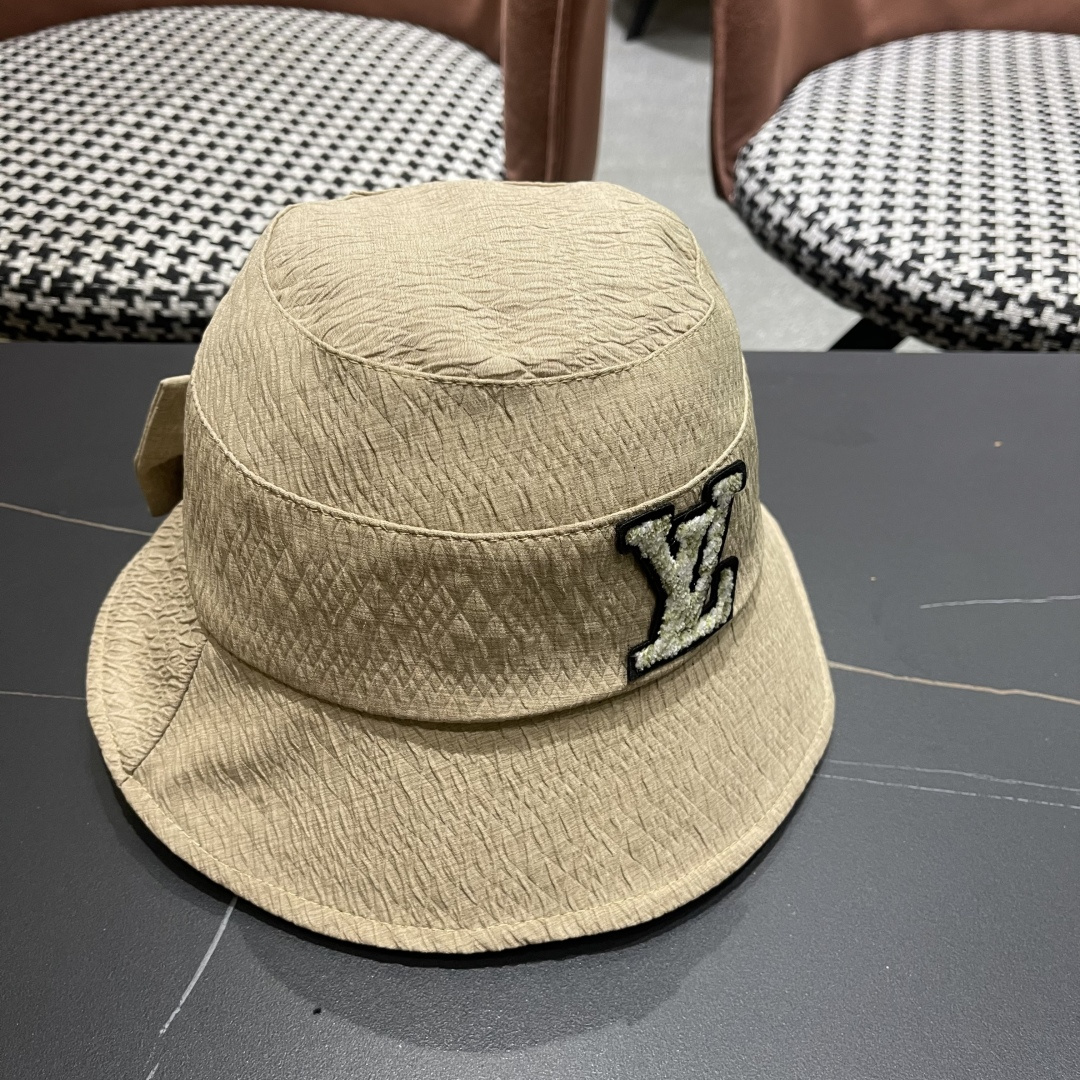 LV渔夫帽新款路易威登蝴蝶结渔夫帽🧢 火爆出货，百搭单品🥰随便搭配都很好看 质量超赞👍 时尚百搭