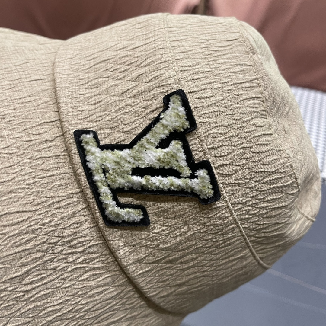  LV渔夫帽新款路易威登蝴蝶结渔夫帽🧢 火爆出货，百搭单品🥰随便搭配都很好看 质量超赞👍 时尚百搭