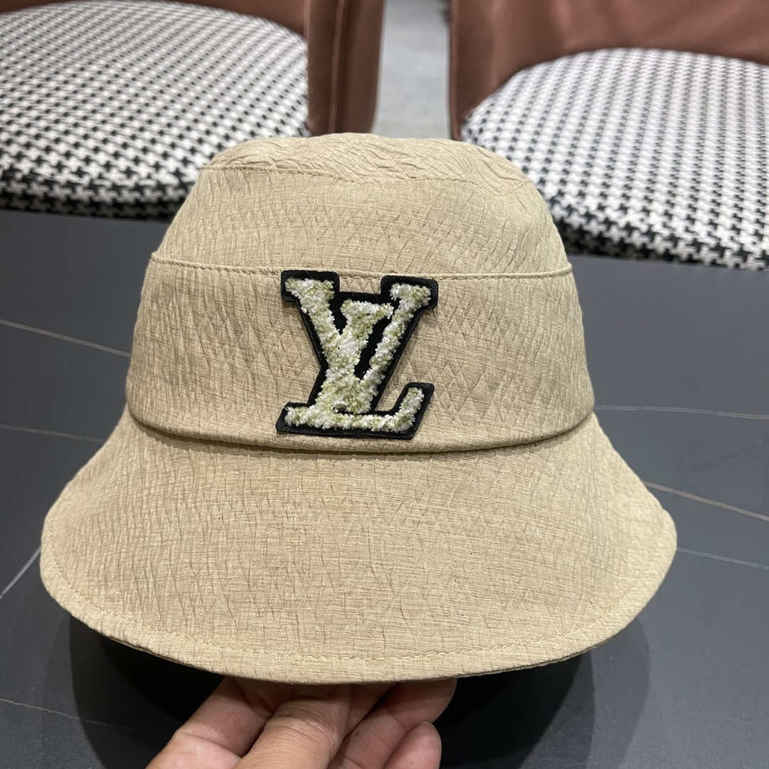  LV渔夫帽新款路易威登蝴蝶结渔夫帽🧢 火爆出货，百搭单品🥰随便搭配都很好看 质量超赞👍 时尚百搭