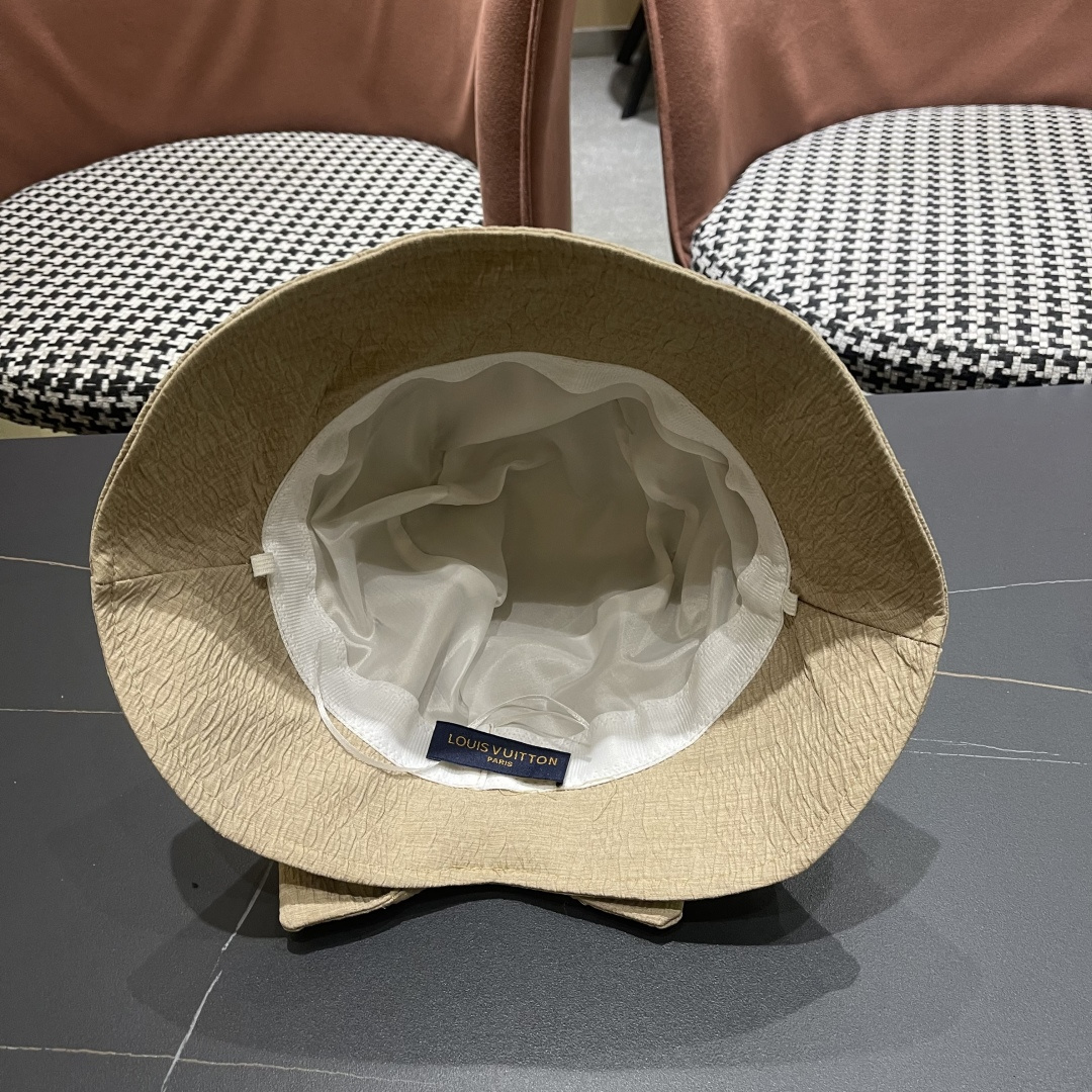  LV渔夫帽新款路易威登蝴蝶结渔夫帽🧢 火爆出货，百搭单品🥰随便搭配都很好看 质量超赞👍 时尚百搭