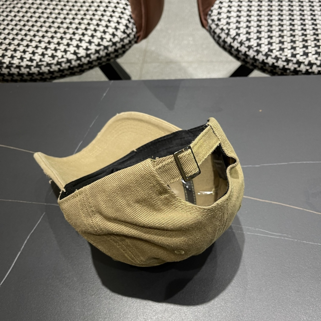  蒙口MONCLER新款破洞棒球帽，时尚炸街单品，风格很OK，高品质舒适透气，