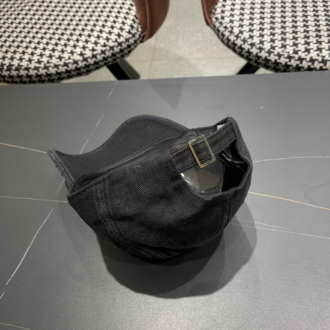  蒙口MONCLER新款破洞棒球帽，时尚炸街单品，风格很OK，高品质舒适透气，