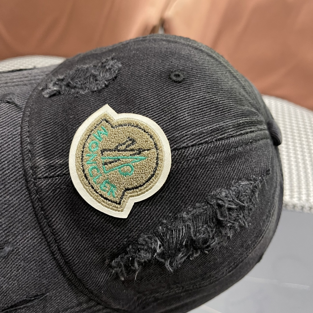  蒙口MONCLER新款破洞棒球帽，时尚炸街单品，风格很OK，高品质舒适透气，