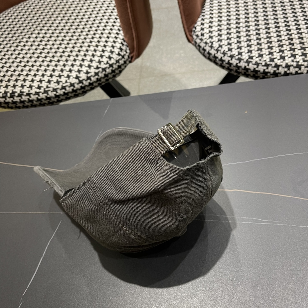  蒙口MONCLER新款破洞棒球帽，时尚炸街单品，风格很OK，高品质舒适透气，