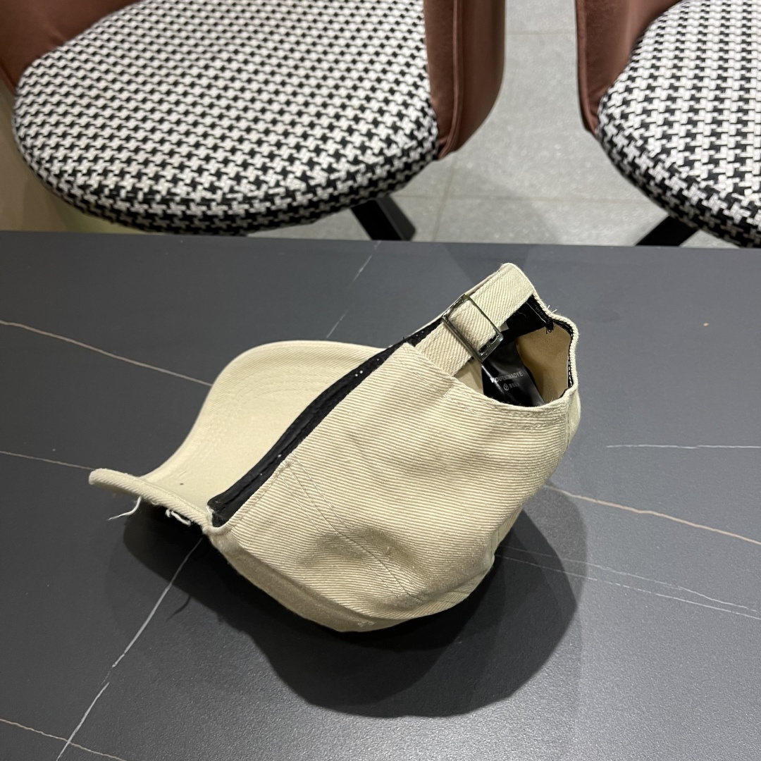  蒙口MONCLER新款破洞棒球帽，时尚炸街单品，风格很OK，高品质舒适透气，