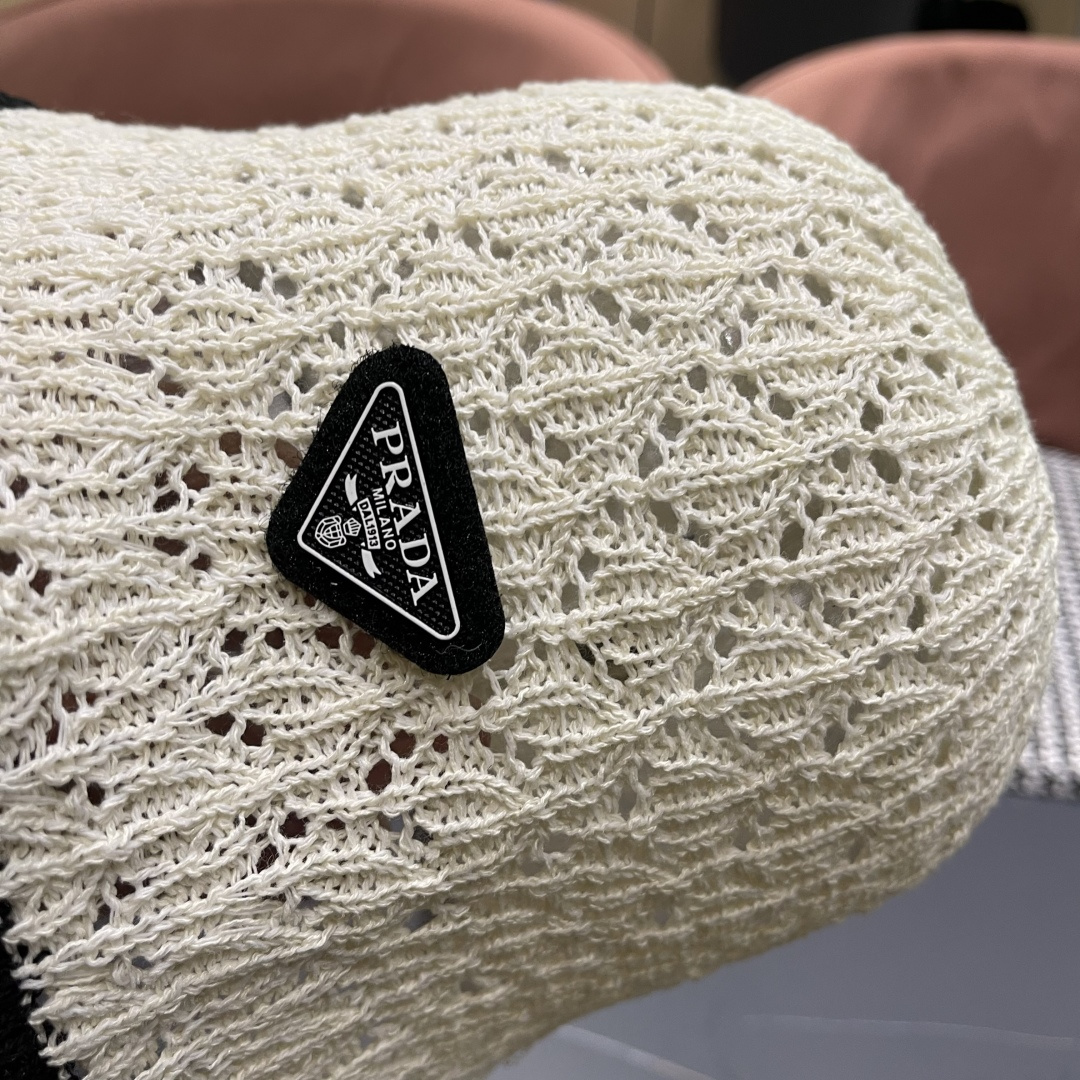  Pr@da 普拉达新款针织镂空渔夫帽，可甜可盐，桶帽巨遮脸超A的帽型，美妞别错过！