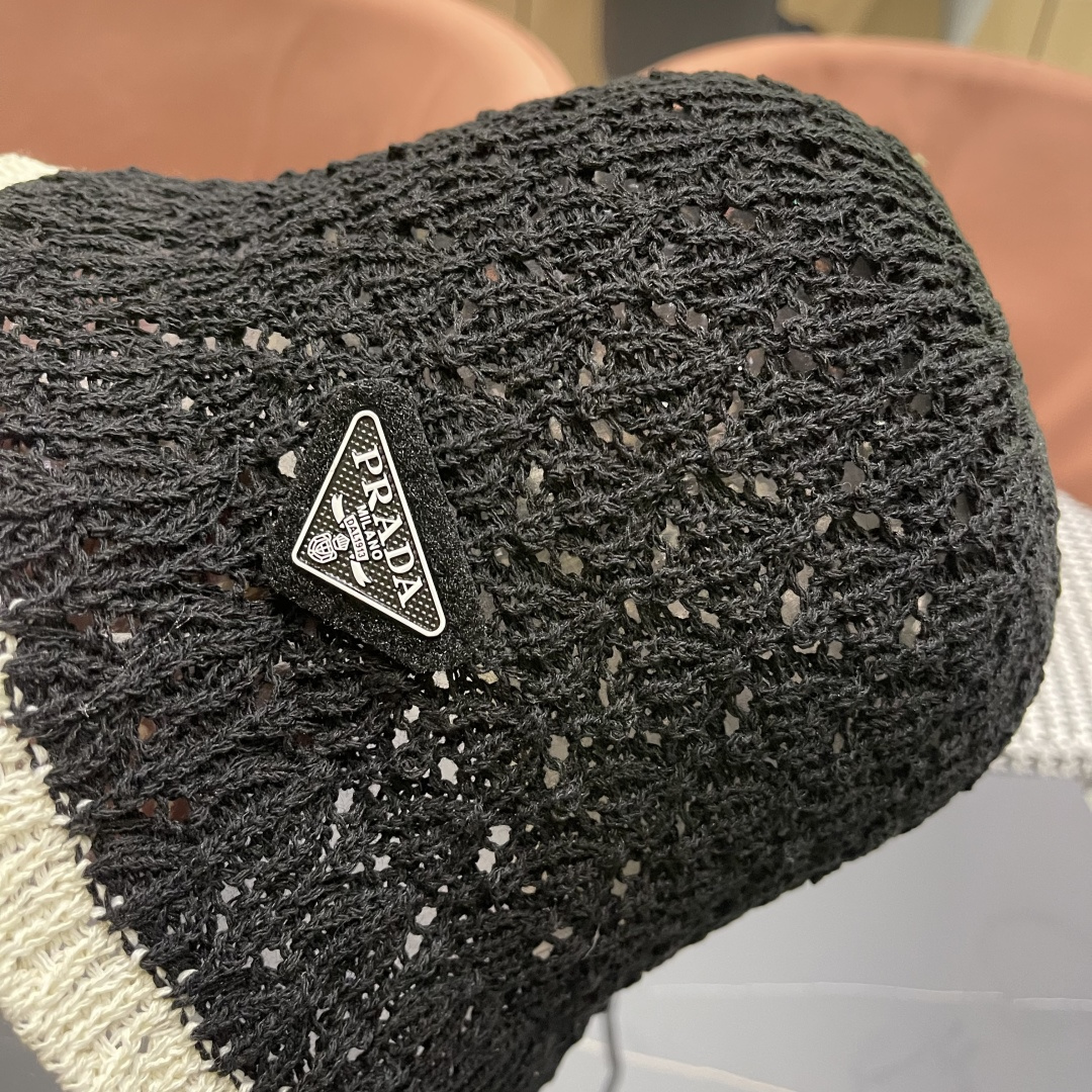  Pr@da 普拉达新款针织镂空渔夫帽，可甜可盐，桶帽巨遮脸超A的帽型，美妞别错过！