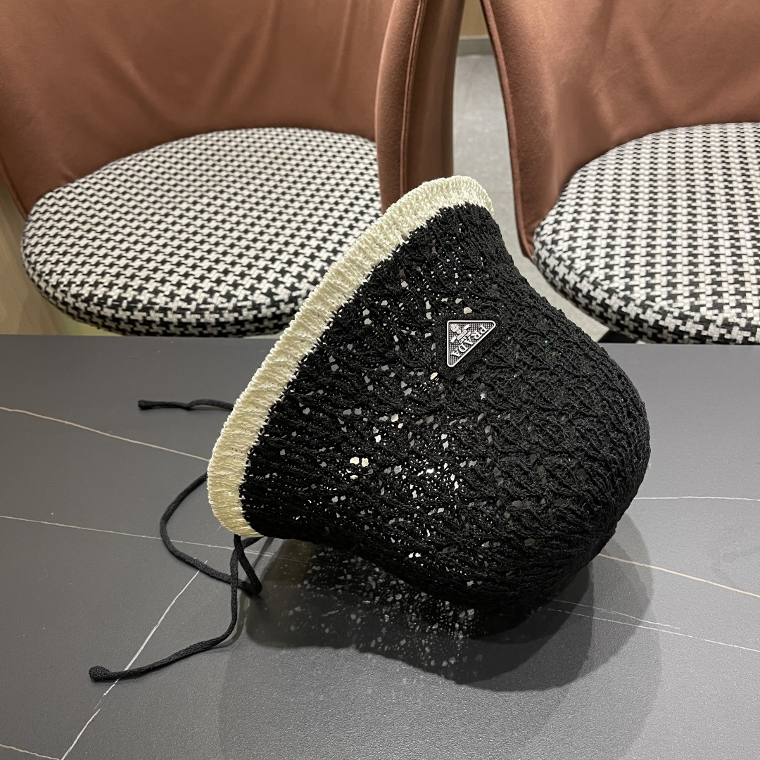  Pr@da 普拉达新款针织镂空渔夫帽，可甜可盐，桶帽巨遮脸超A的帽型，美妞别错过！