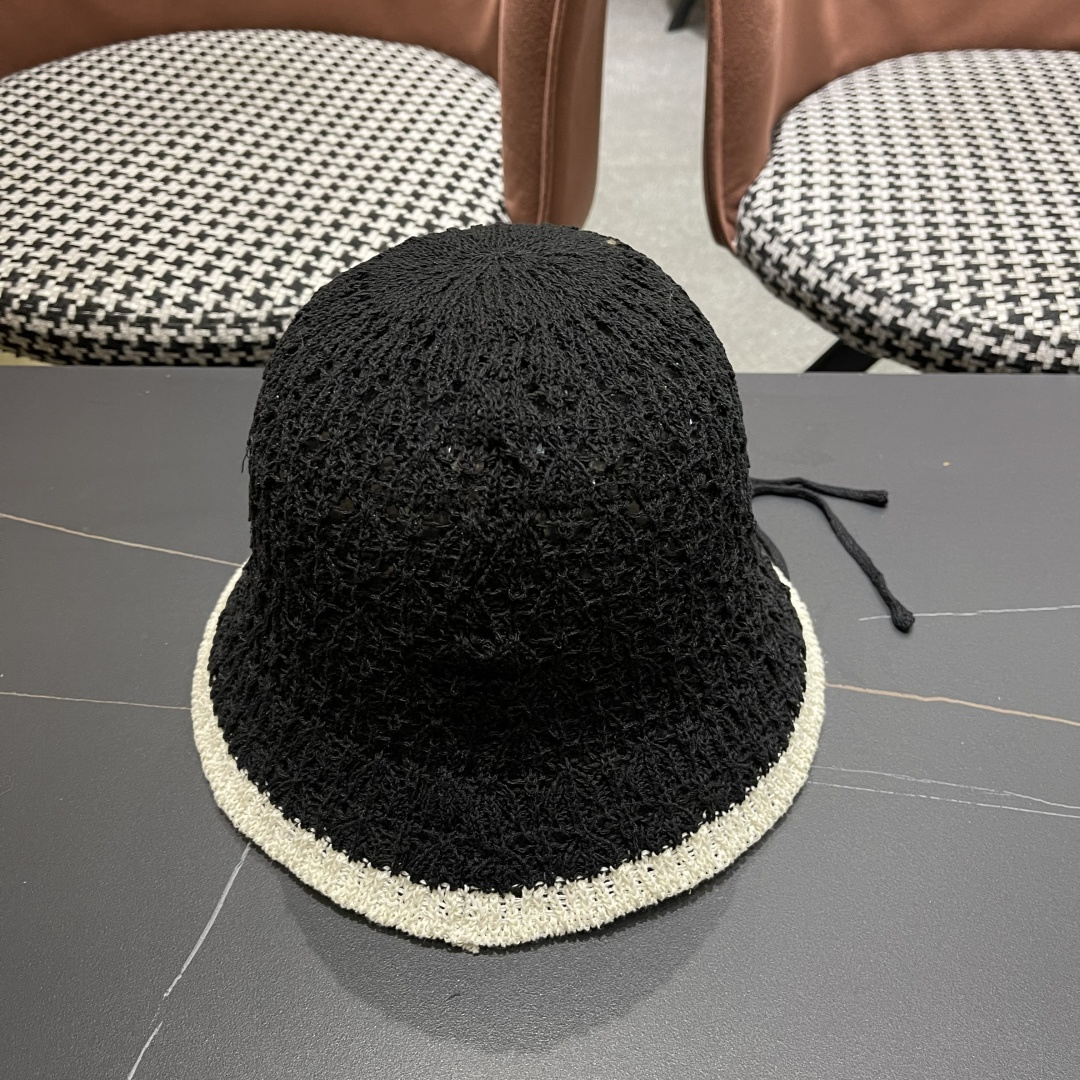  Pr@da 普拉达新款针织镂空渔夫帽，可甜可盐，桶帽巨遮脸超A的帽型，美妞别错过！