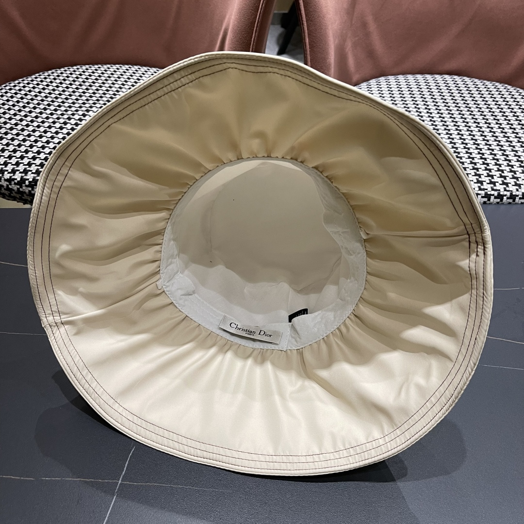 【DIOR迪奥】春夏季新款大帽檐渔夫帽，可折叠很好搭配，出街必备

