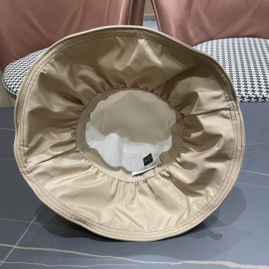 【DIOR迪奥】春夏季新款大帽檐渔夫帽，可折叠很好搭配，出街必备

