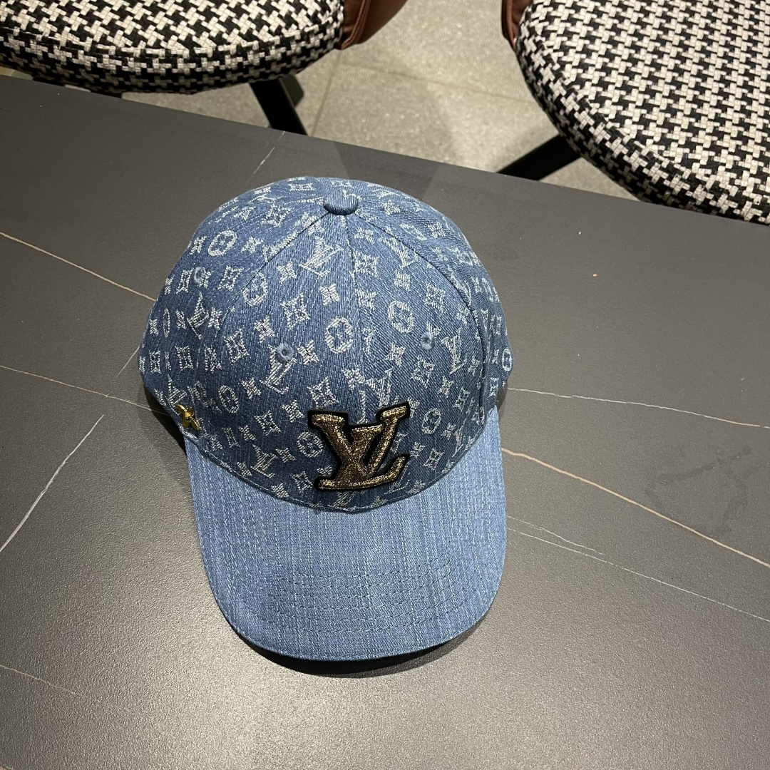  LV(路易威登)新款原单棒球帽，11开模订制，原版牛仔布料，做工细致完美，质量超赞，基础头围56，贴片