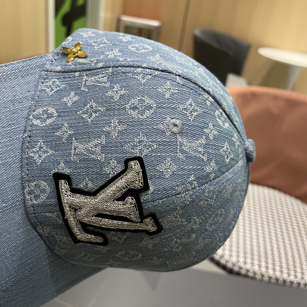  LV(路易威登)新款原单棒球帽，11开模订制，原版牛仔布料，做工细致完美，质量超赞，基础头围56，贴片