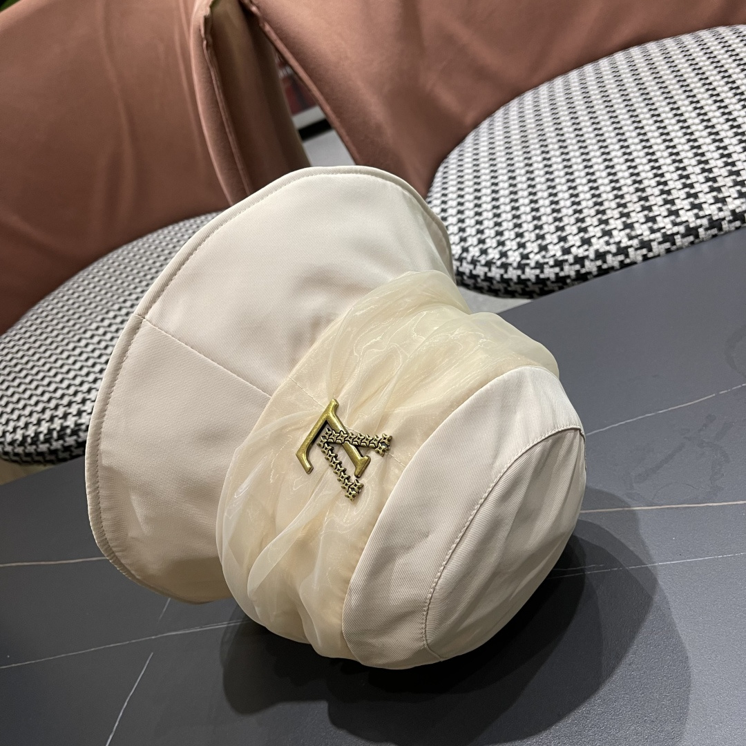  LV渔夫帽🧢新款路易威登轻便防晒渔夫帽🧢 火爆出货，质量超赞👍 时尚百搭