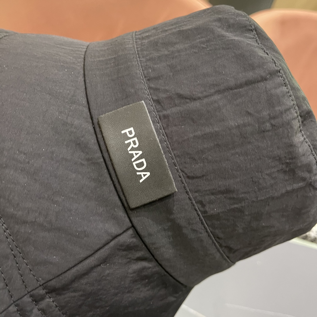  普拉达Prada帽子女渔夫帽春夏韩版百搭纯色韩国东大门代购简约休闲水桶帽