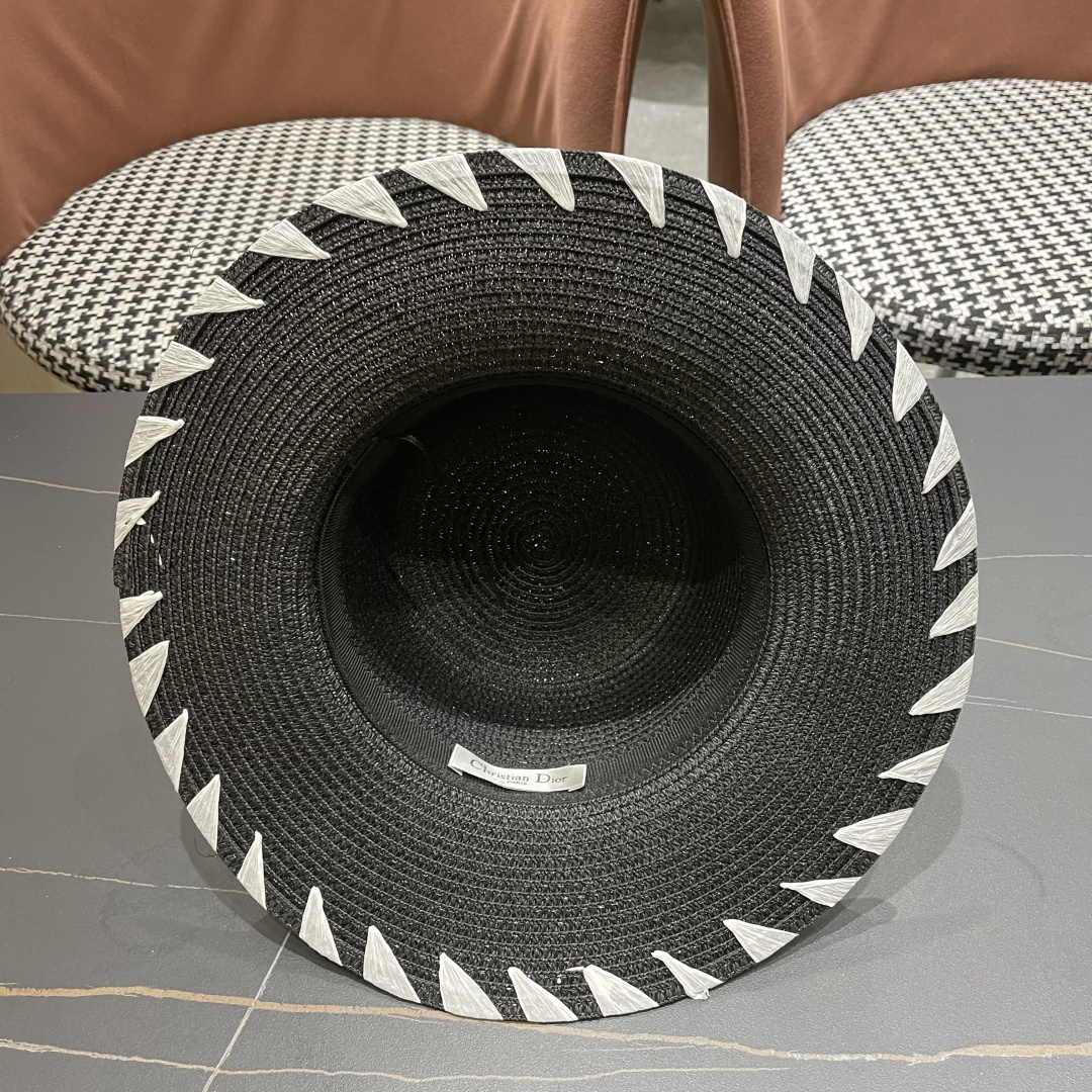  DIOR迪奥2025新款草编渔夫帽女春季海边度假大帽檐甜美防晒草帽遮阳帽