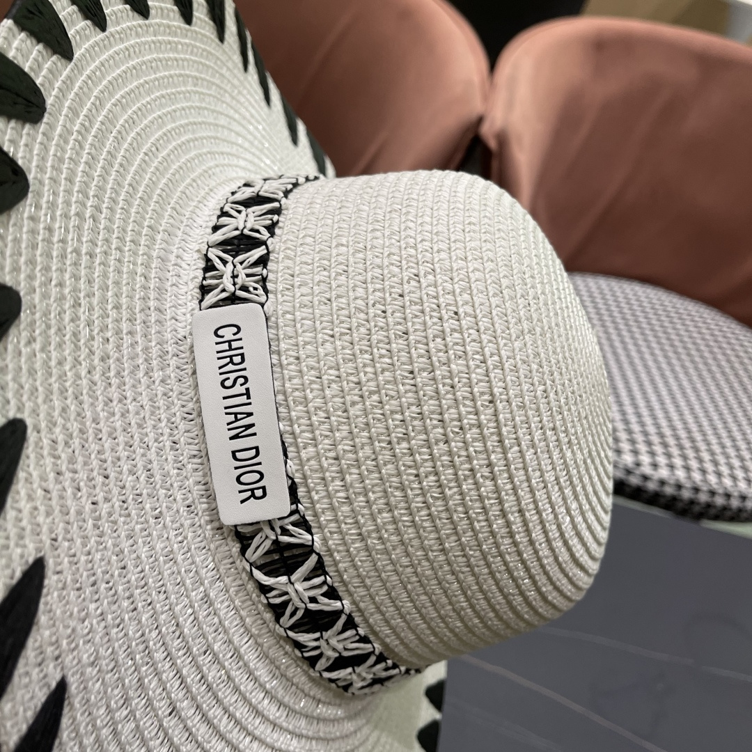  DIOR迪奥2025新款草编渔夫帽女春季海边度假大帽檐甜美防晒草帽遮阳帽