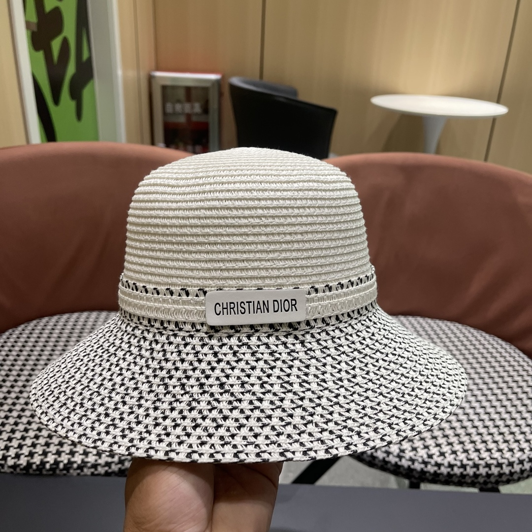  【DIOR迪奥】2025新款水桶草编遮阳草帽盆帽🤩沙滩风，简约大方，百搭单品～出街首选，新款帽型超美腻