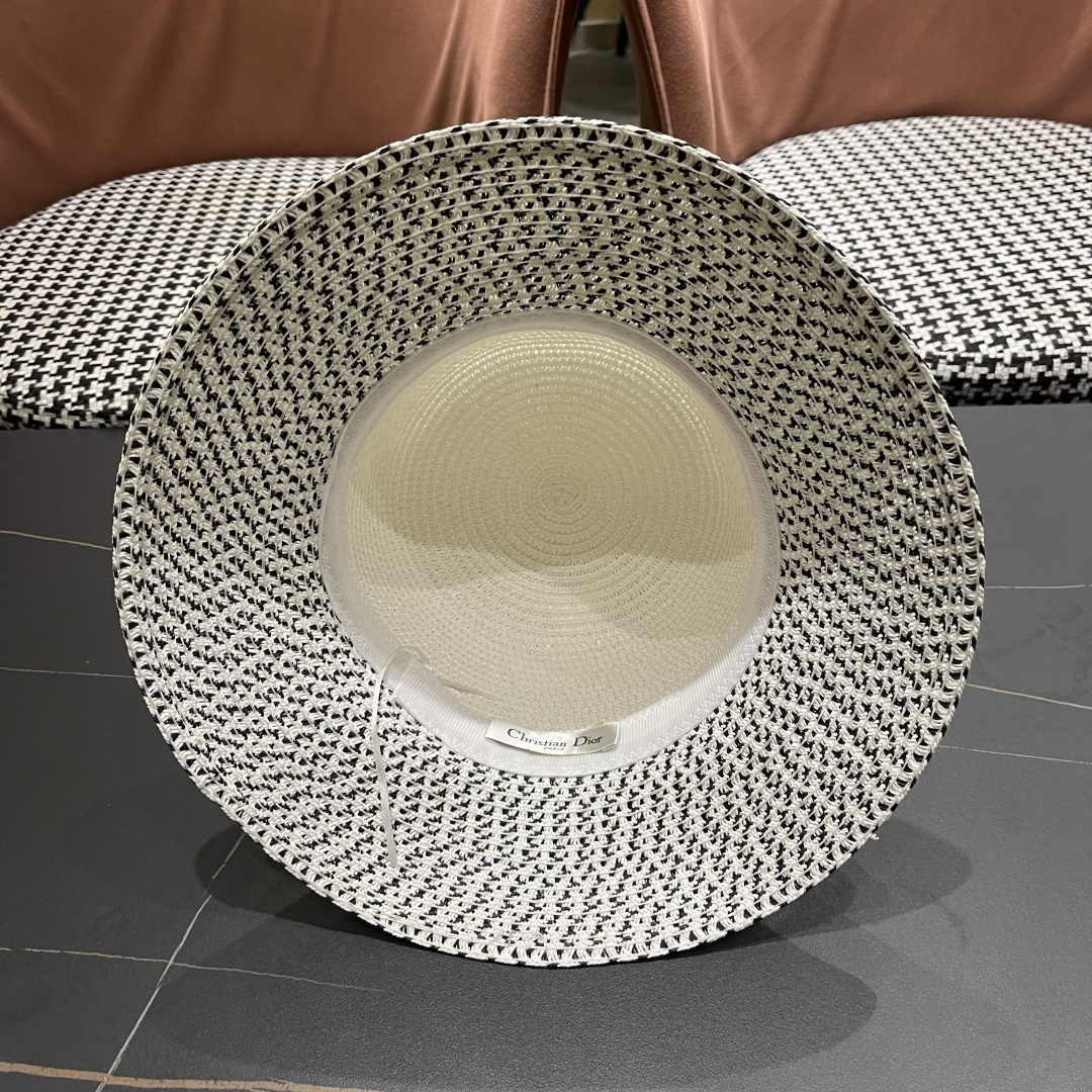  【DIOR迪奥】2025新款水桶草编遮阳草帽盆帽🤩沙滩风，简约大方，百搭单品～出街首选，新款帽型超美腻