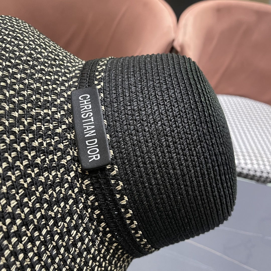  【DIOR迪奥】2025新款水桶草编遮阳草帽盆帽🤩沙滩风，简约大方，百搭单品～出街首选，新款帽型超美腻