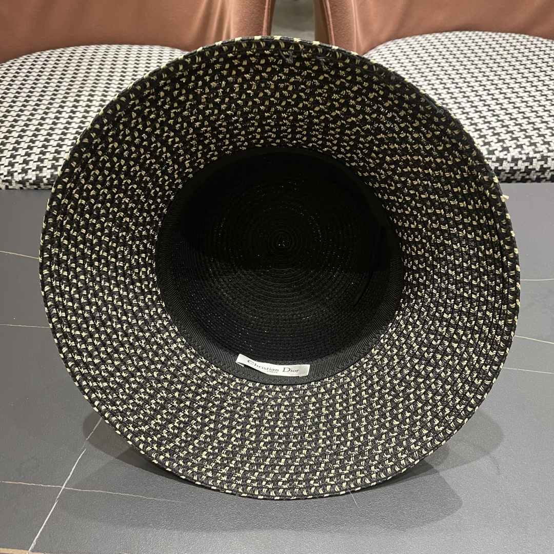  【DIOR迪奥】2025新款水桶草编遮阳草帽盆帽🤩沙滩风，简约大方，百搭单品～出街首选，新款帽型超美腻