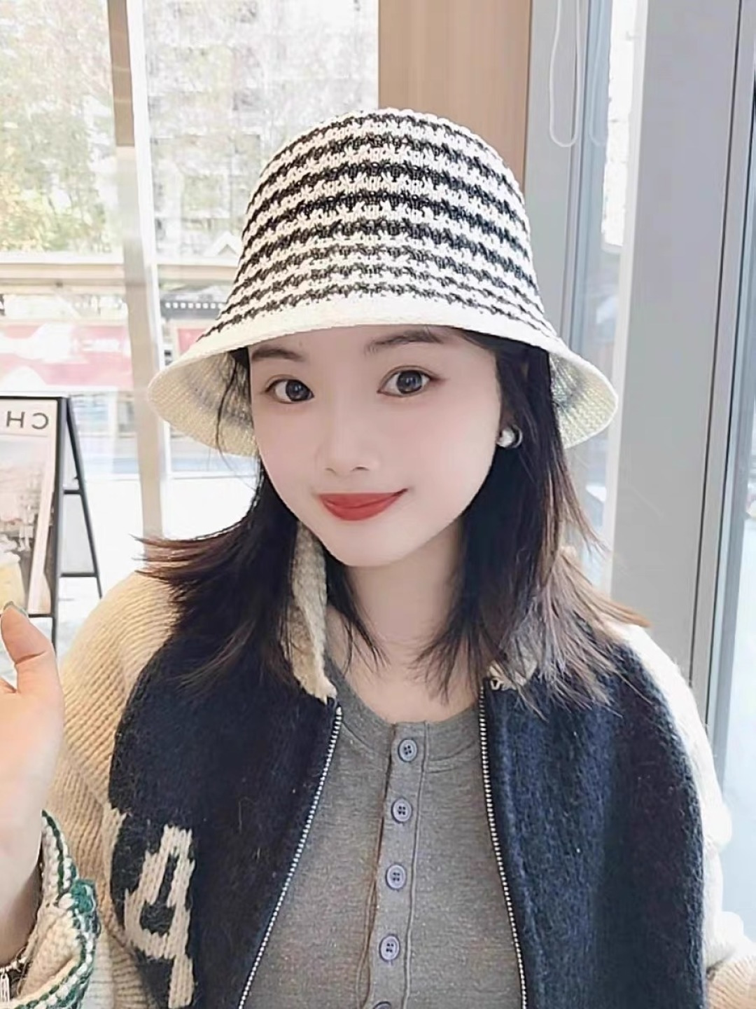  香奈儿Chanel夏季防晒新款镂空彩色条纹遮阳帽海边度假渔夫帽盆帽 