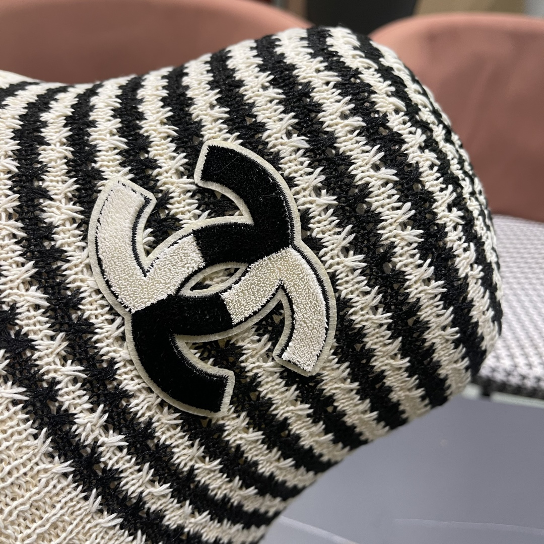  香奈儿Chanel夏季防晒新款镂空彩色条纹遮阳帽海边度假渔夫帽盆帽 