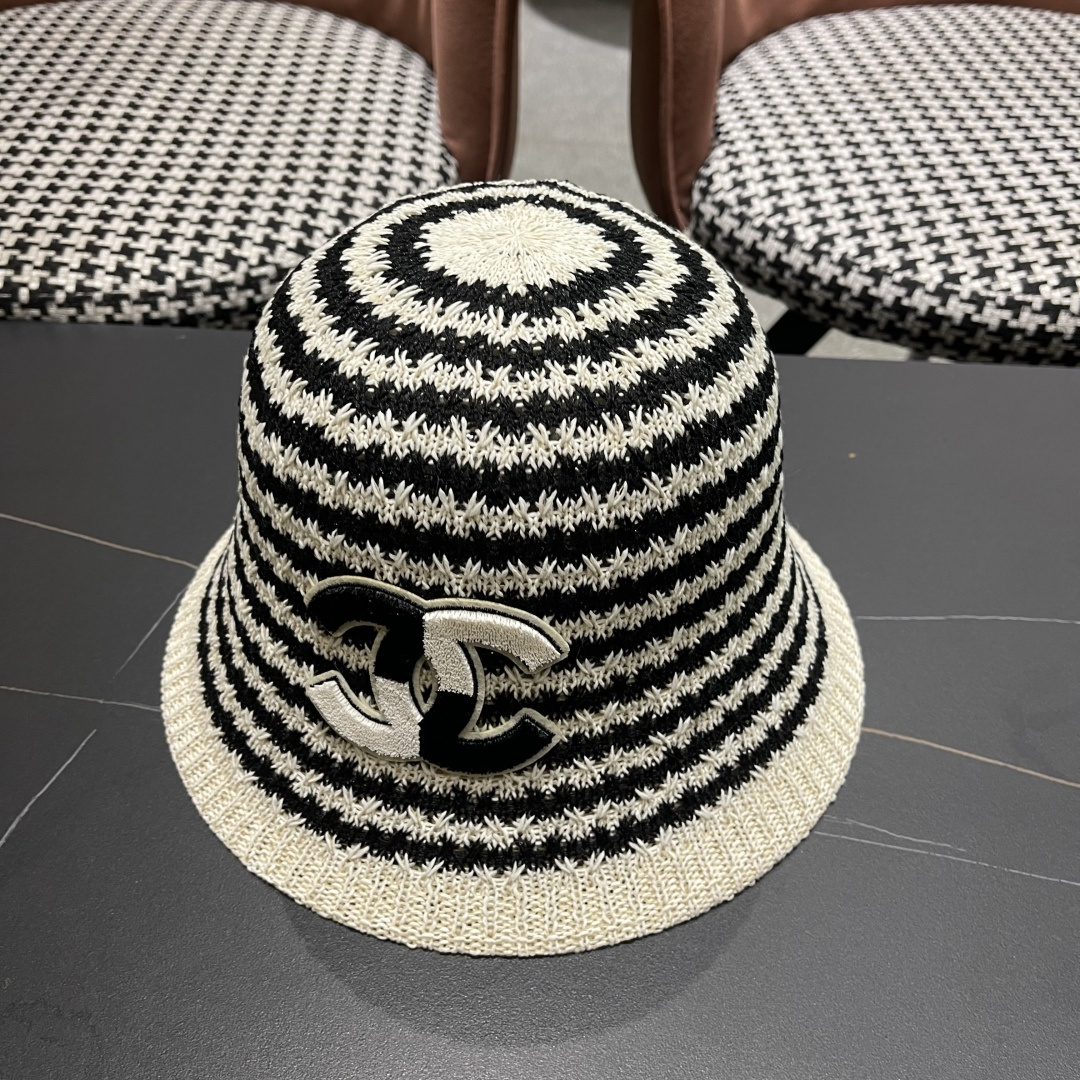  香奈儿Chanel夏季防晒新款镂空彩色条纹遮阳帽海边度假渔夫帽盆帽 
