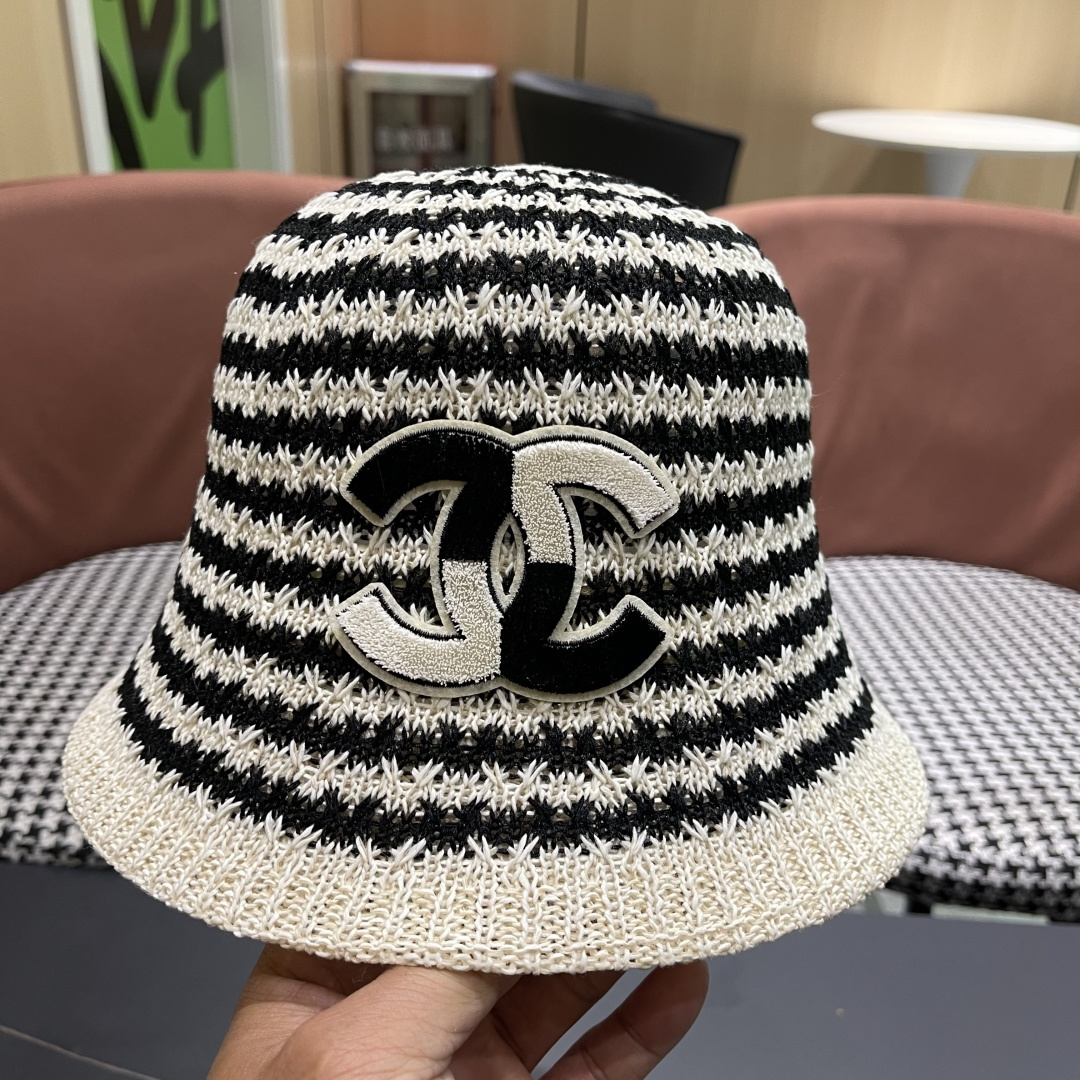  香奈儿Chanel夏季防晒新款镂空彩色条纹遮阳帽海边度假渔夫帽盆帽 