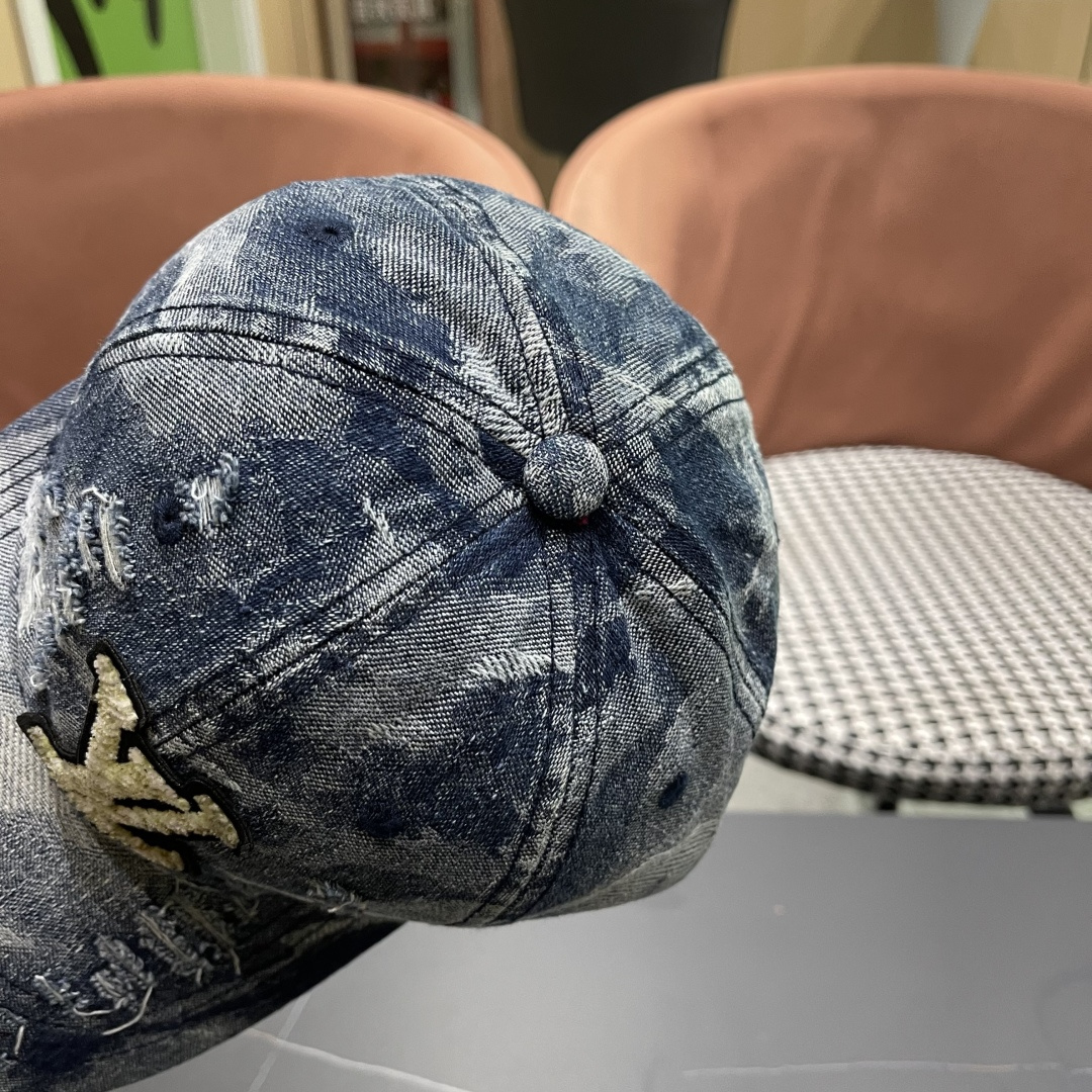  LV路易威登新款牛仔棒球帽火爆技术升级，风街头风十足，更符合现在时尚小哥哥小姐姐的style，机场街拍