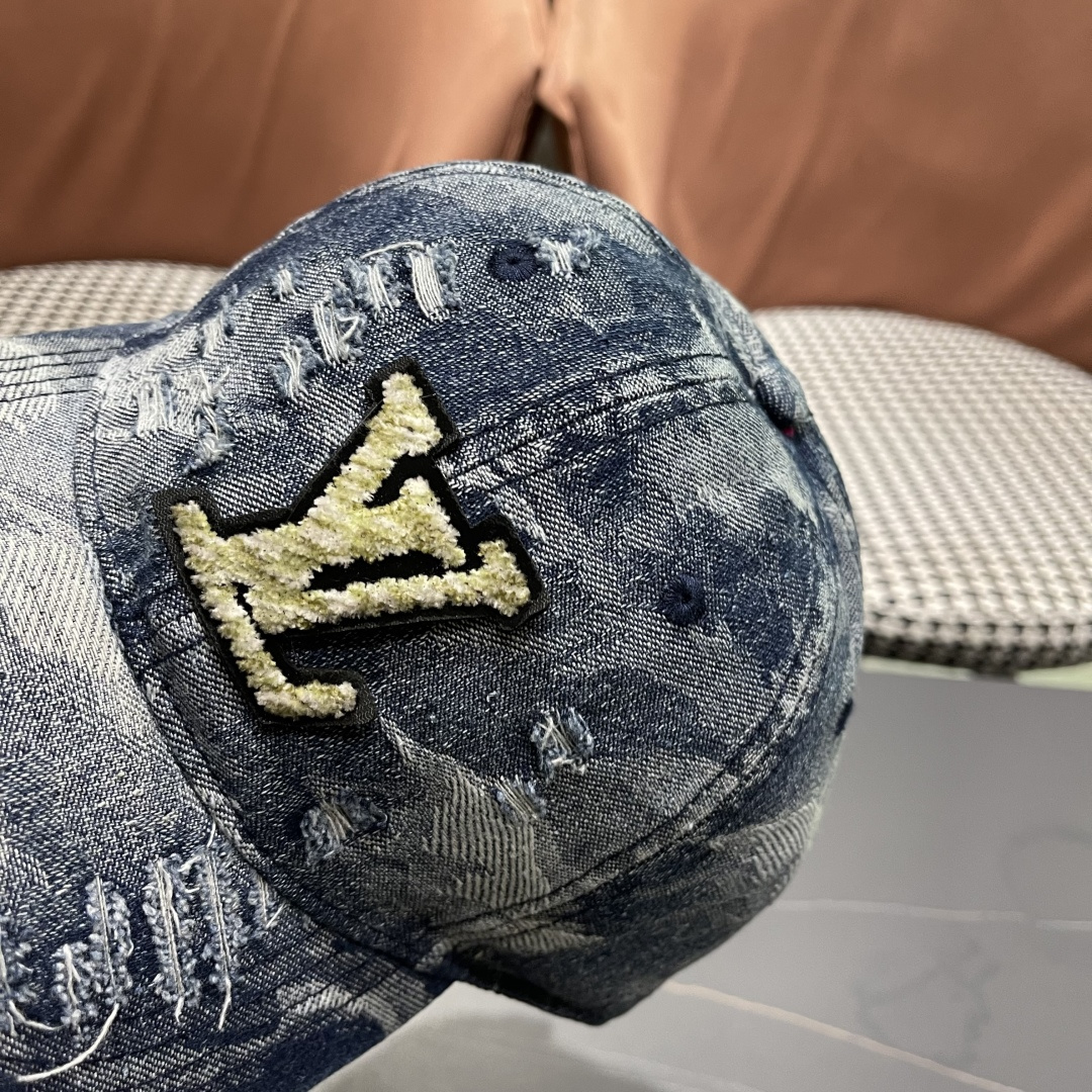  LV路易威登新款牛仔棒球帽火爆技术升级，风街头风十足，更符合现在时尚小哥哥小姐姐的style，机场街拍