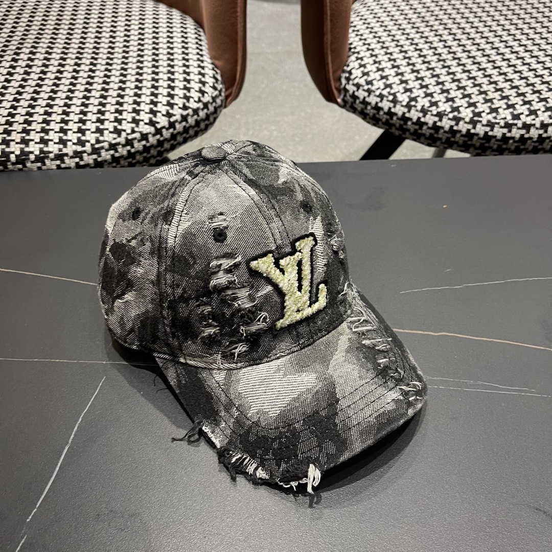  LV路易威登新款牛仔棒球帽火爆技术升级，风街头风十足，更符合现在时尚小哥哥小姐姐的style，机场街拍