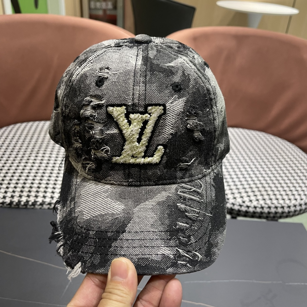  LV路易威登新款牛仔棒球帽火爆技术升级，风街头风十足，更符合现在时尚小哥哥小姐姐的style，机场街拍