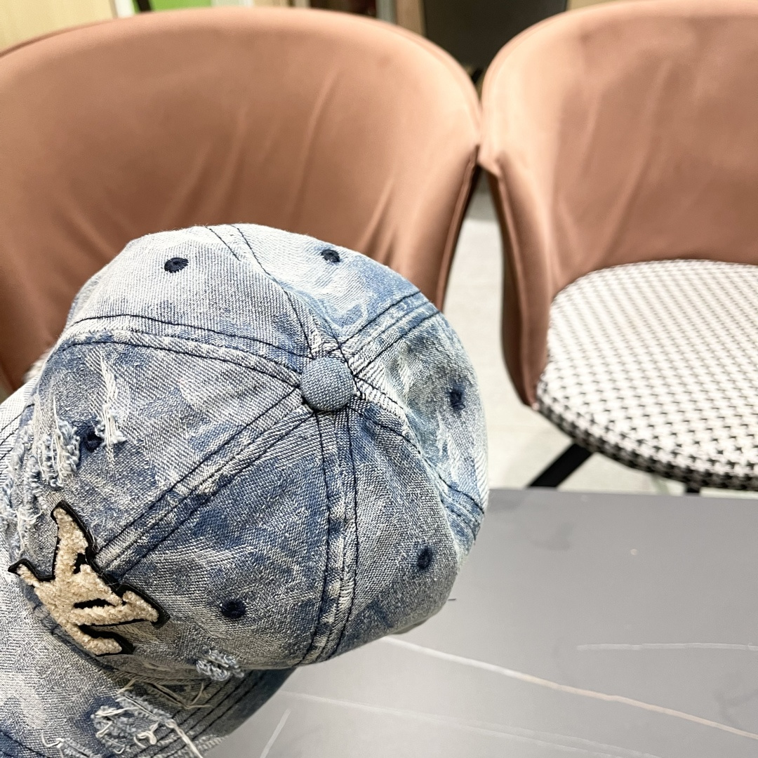  LV路易威登新款牛仔棒球帽火爆技术升级，风街头风十足，更符合现在时尚小哥哥小姐姐的style，机场街拍