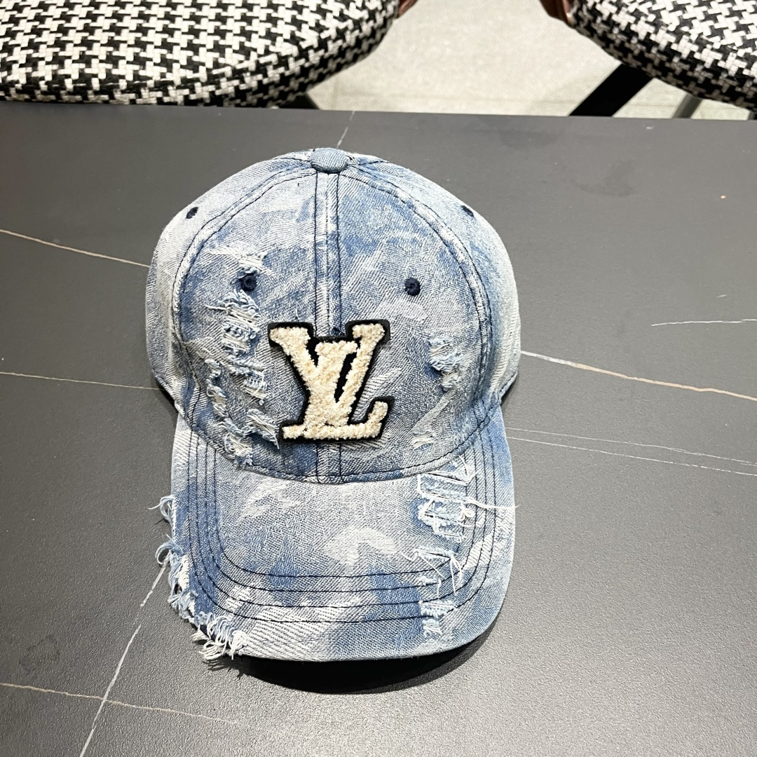 LV路易威登新款牛仔棒球帽火爆技术升级，风街头风十足，更符合现在时尚小哥哥小姐姐的style，机场街拍