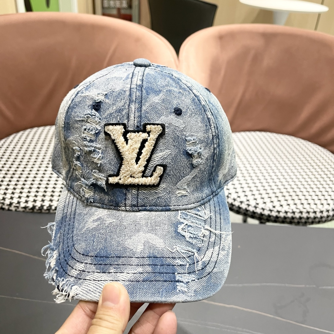  LV路易威登新款牛仔棒球帽火爆技术升级，风街头风十足，更符合现在时尚小哥哥小姐姐的style，机场街拍