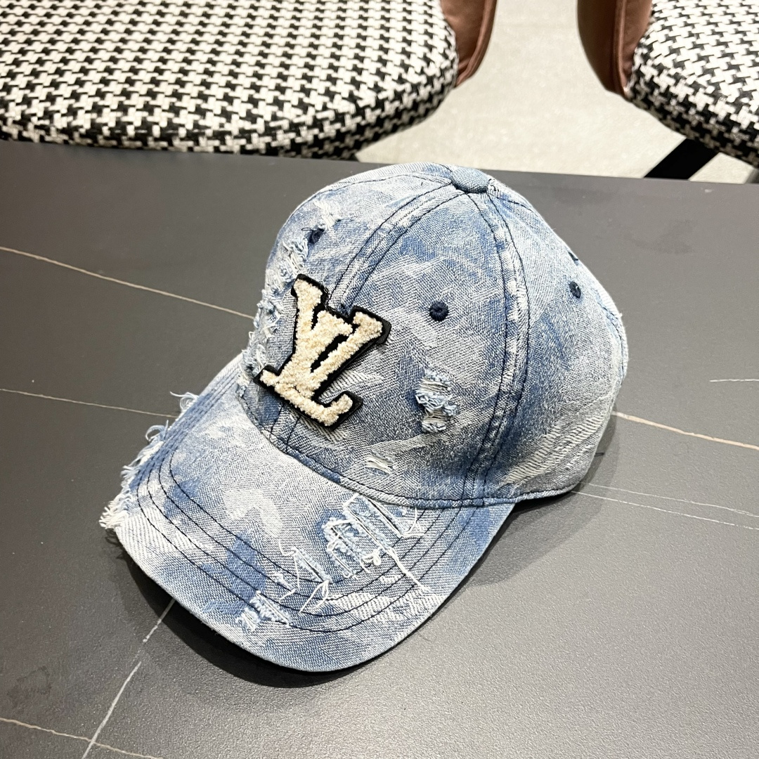  LV路易威登新款牛仔棒球帽火爆技术升级，风街头风十足，更符合现在时尚小哥哥小姐姐的style，机场街拍