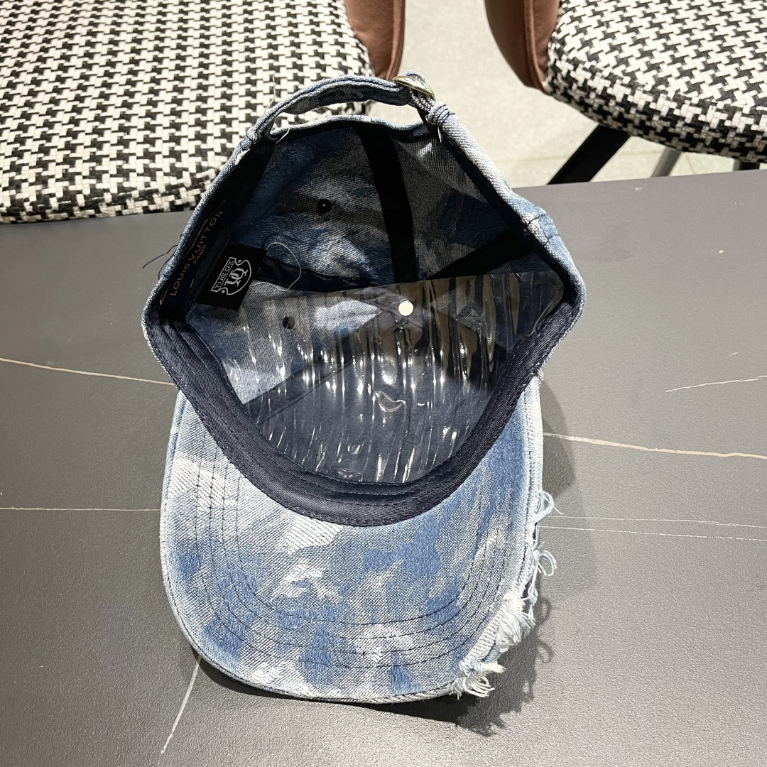  LV路易威登新款牛仔棒球帽火爆技术升级，风街头风十足，更符合现在时尚小哥哥小姐姐的style，机场街拍