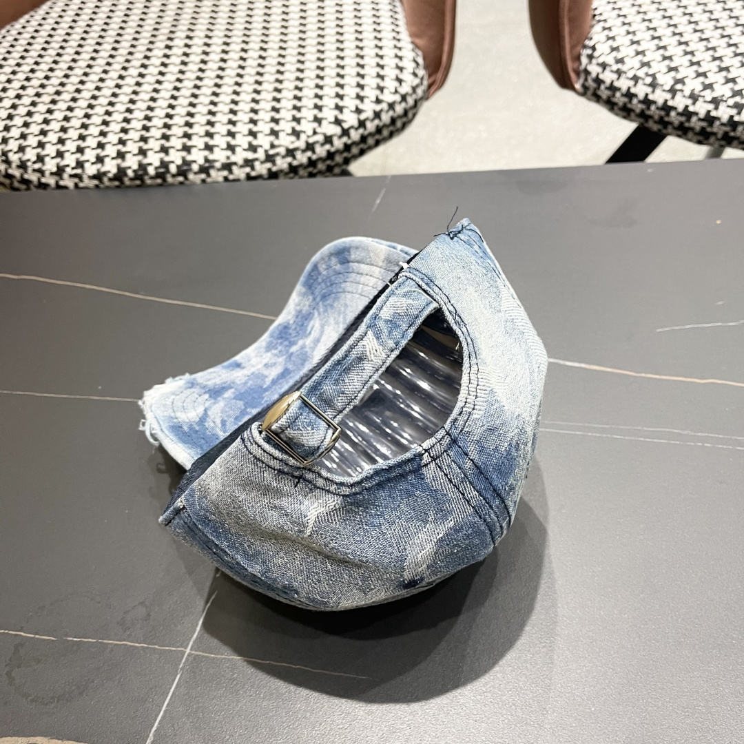  LV路易威登新款牛仔棒球帽火爆技术升级，风街头风十足，更符合现在时尚小哥哥小姐姐的style，机场街拍